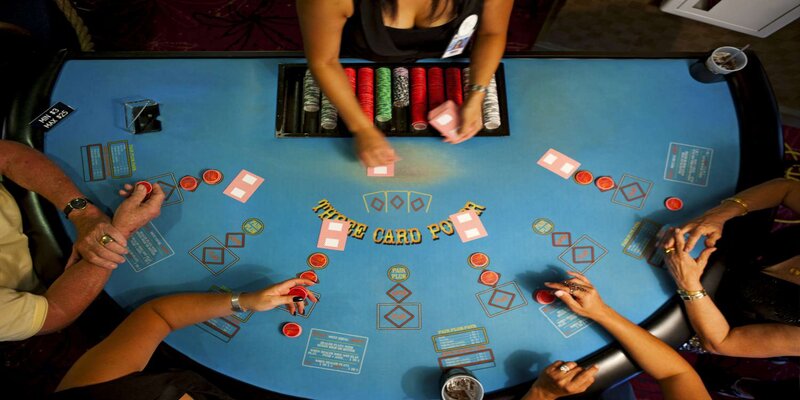 Chơi Poker Casino: Cơ hội & Rủi ro